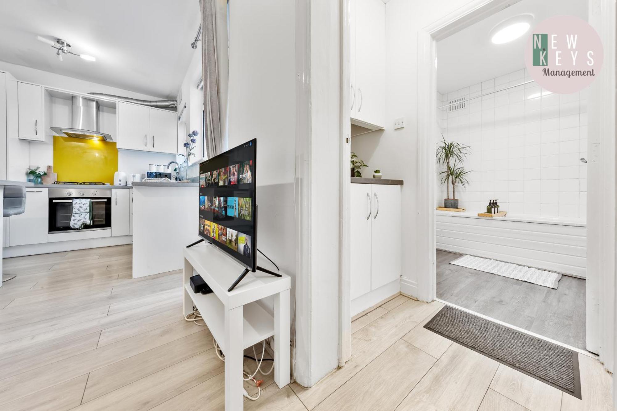Powdermill Apartment Hanworth